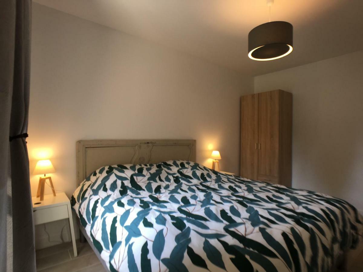 Domaine Des Trois Chateaux Apartment